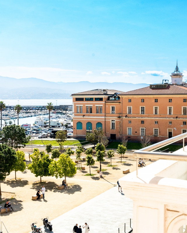 2023 - Hôtel du Golfe - vue place marché