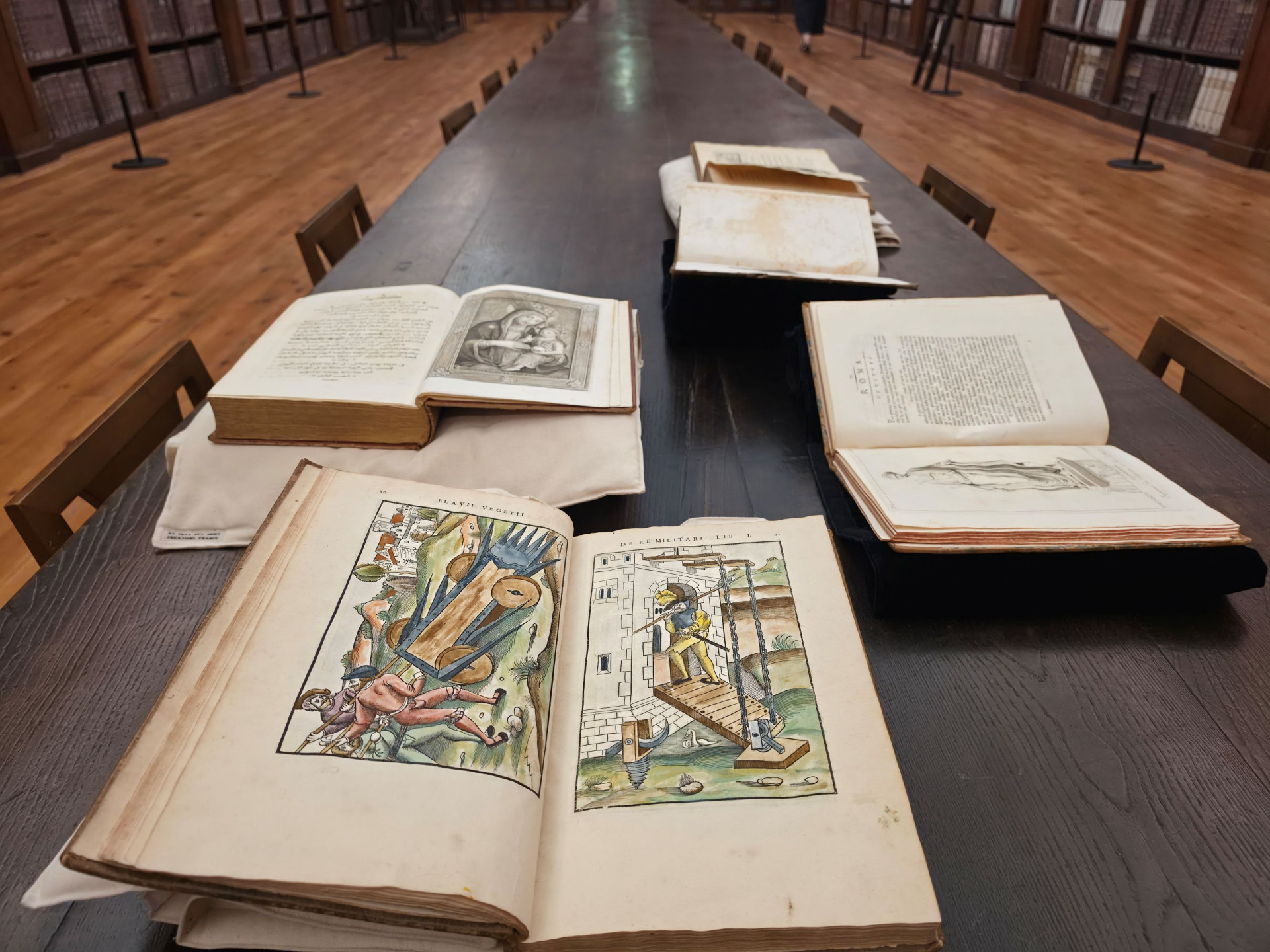 bibliotheque-livre-8975 bibliotheque-livre-8975